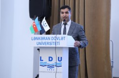 Professor Natiq İbrahimov Lənkəran Dövlət Universitetinin kürsüsündə çıxış edir