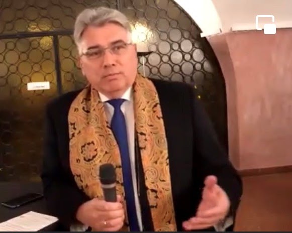 Azərbaycan pasportunu hələ də cibində saxlayan Nobel Sülh Mükafatçısı