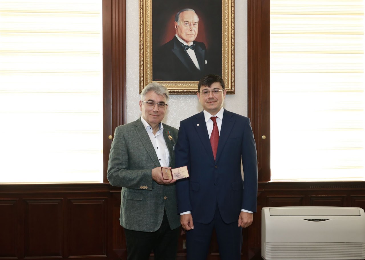 Dünya şöhrətli alim Bəxtiyar Siracova «Heydər Əliyevin 100 illiyi (1923-2023)» yubiley medalı təqdim edilib